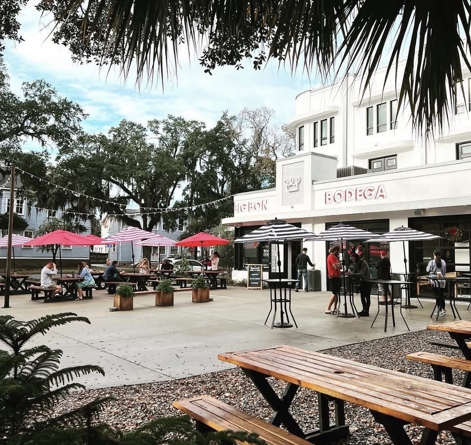 Big Bon Bodega open patio
